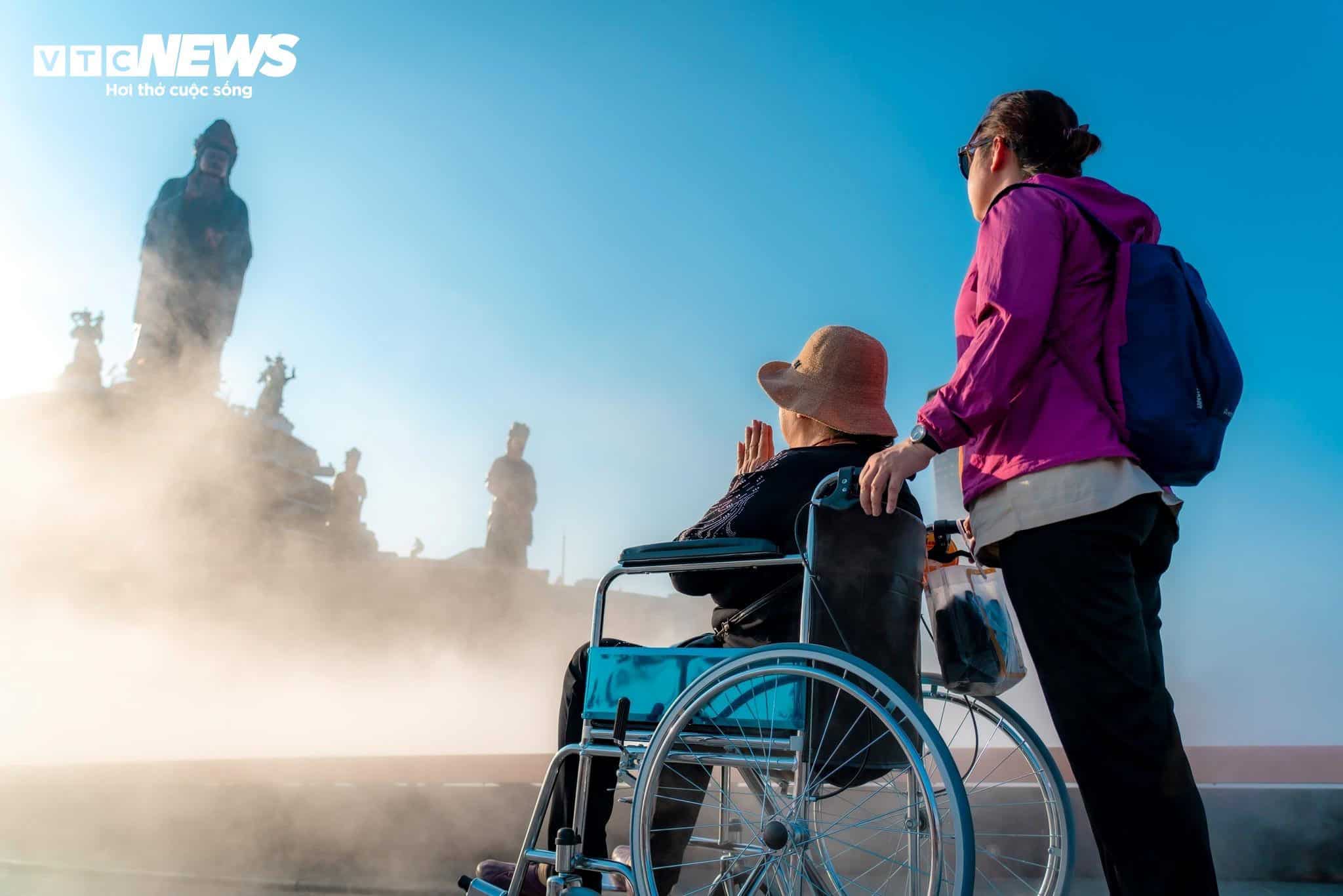 Ngắm núi Bà Đen hùng vĩ, huyền ảo từ trên cao - 13